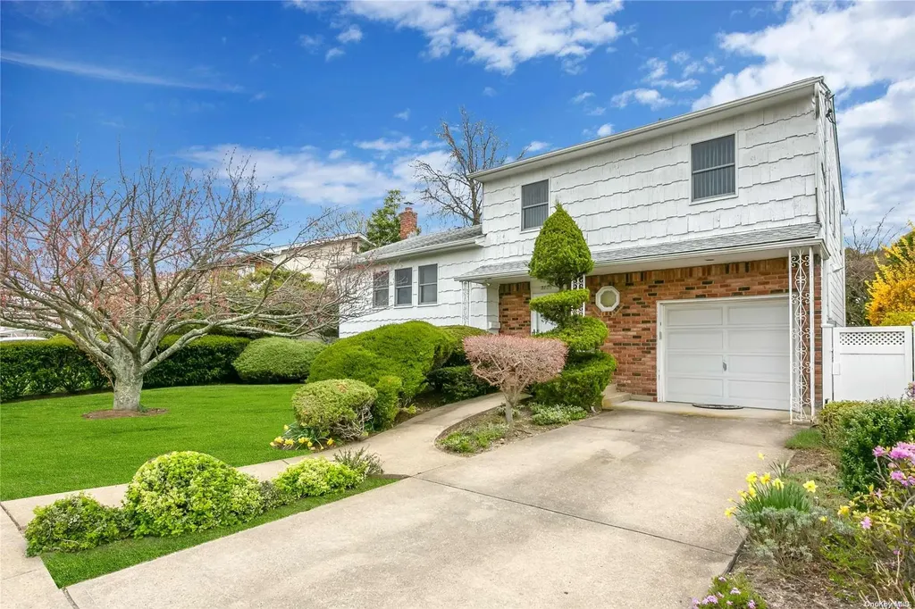 2803 School Street Bellmore NY 11710