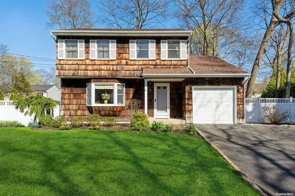19 Elm Road Kings Park NY 11754