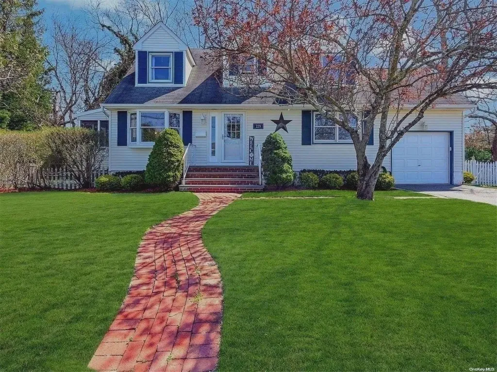 229 Union Avenue Islip NY 11751