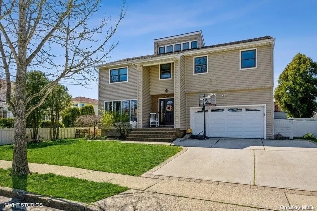 3280 Jackson Avenue Wantagh NY 11793