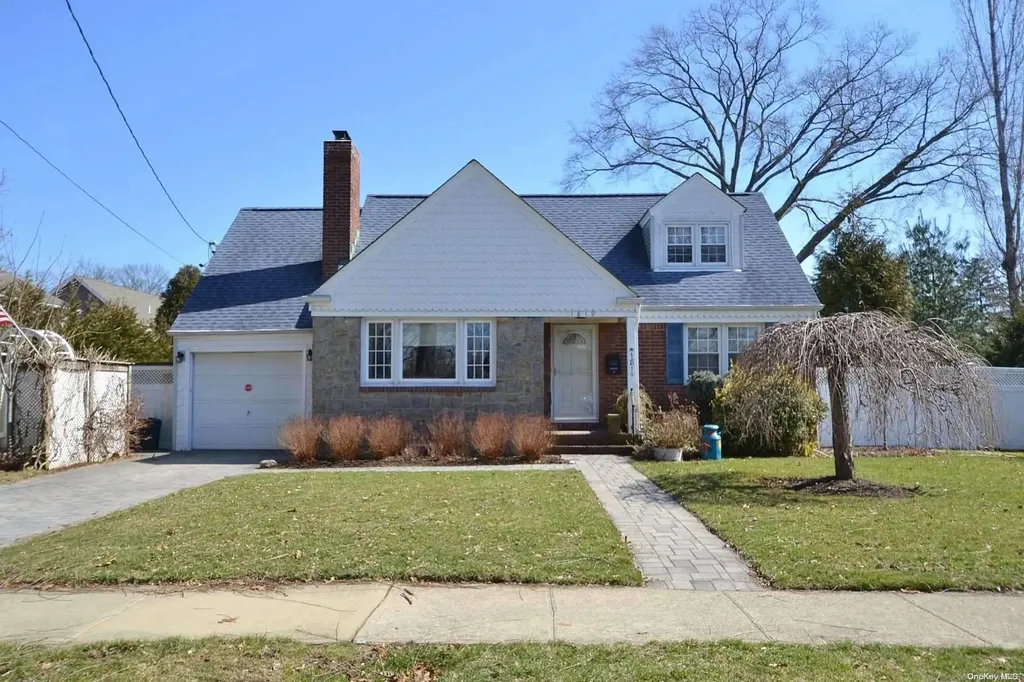 1819 Monroe Avenue Seaford NY 11783