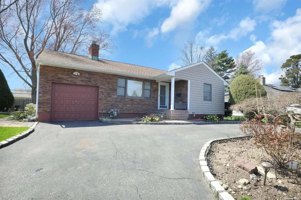 53 Gary Road Syosset NY 11791