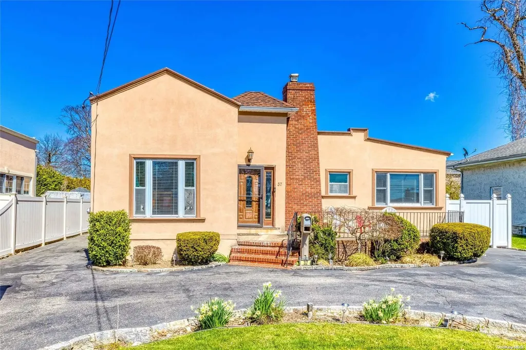 37 Wynsum Avenue Merrick NY 11566