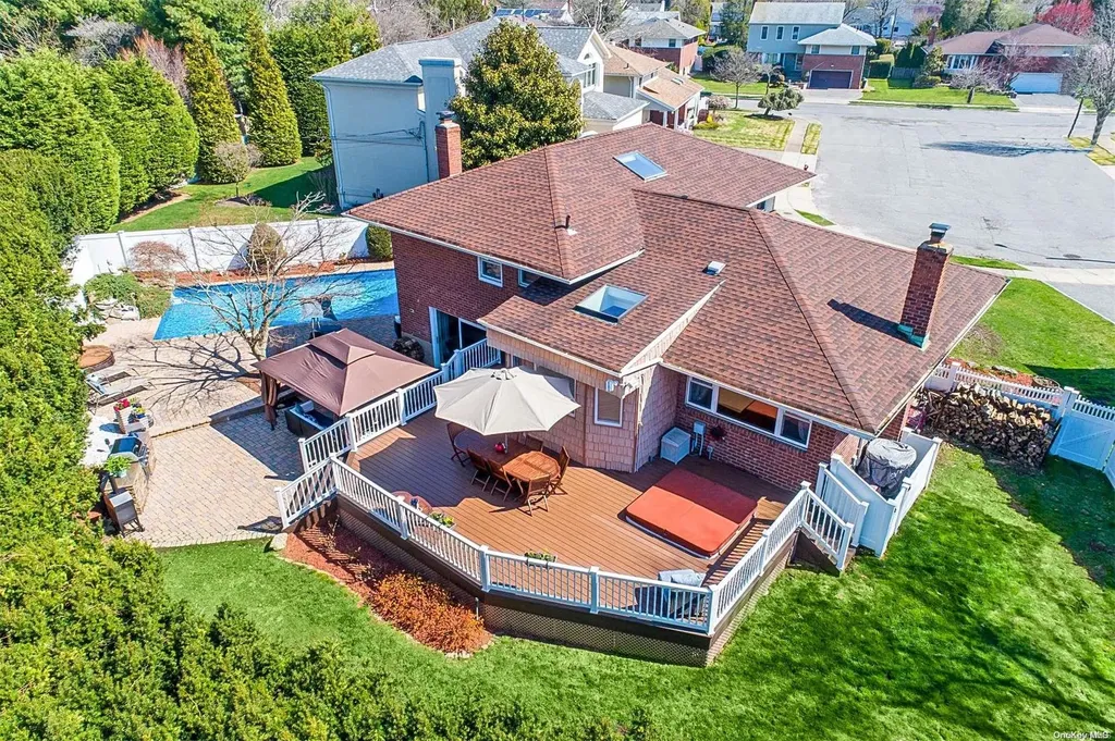 3 Dee Court Plainview NY 11803