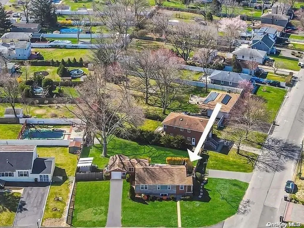 1085 Brookdale Avenue Bay Shore NY 11706