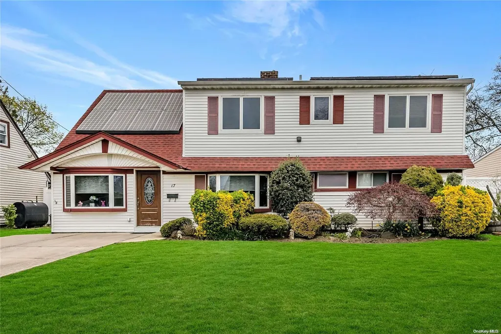17 Sunset Lane Levittown NY 11756