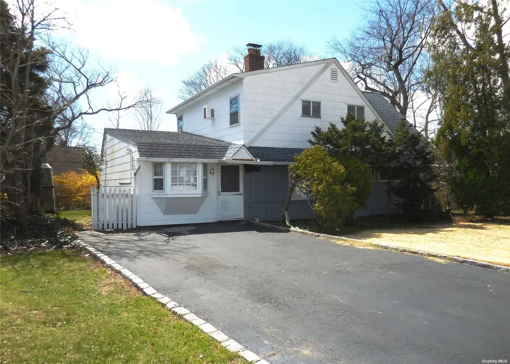42 Meander Lane Levittown NY 11756