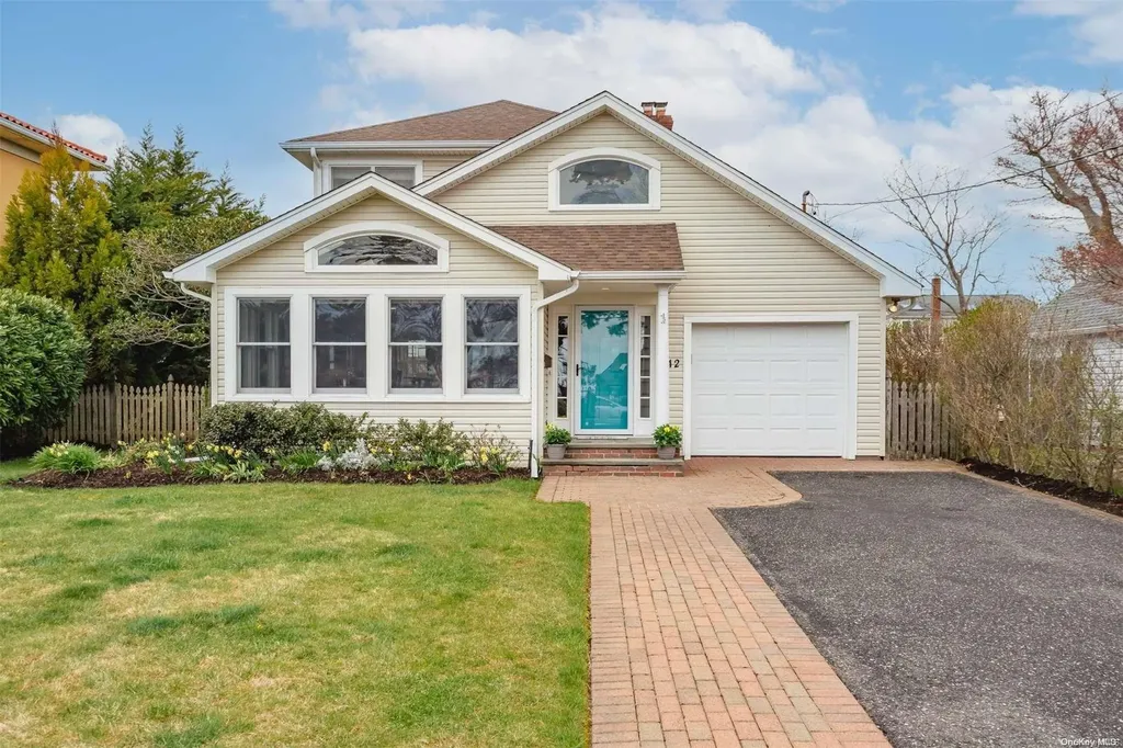 12 W Shore Road Bay Shore NY 11706