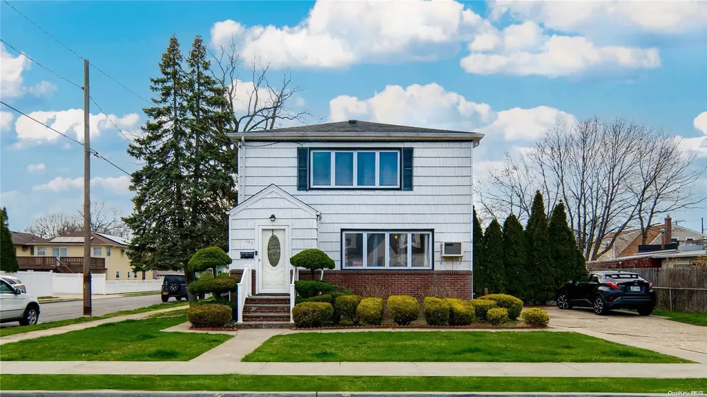 137 Rolling Street Lynbrook NY 11563