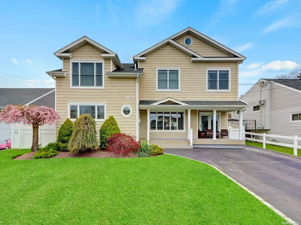 7 Jeffrey Lane North Babylon NY 11703