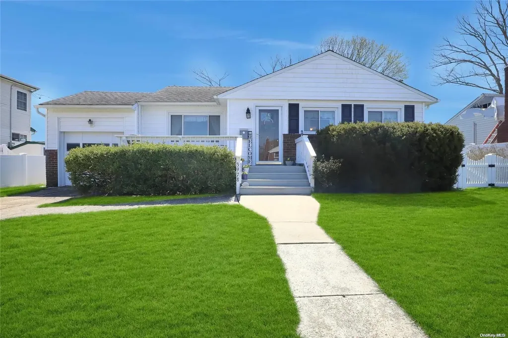 3978 Marilyn Drive Seaford NY 11783