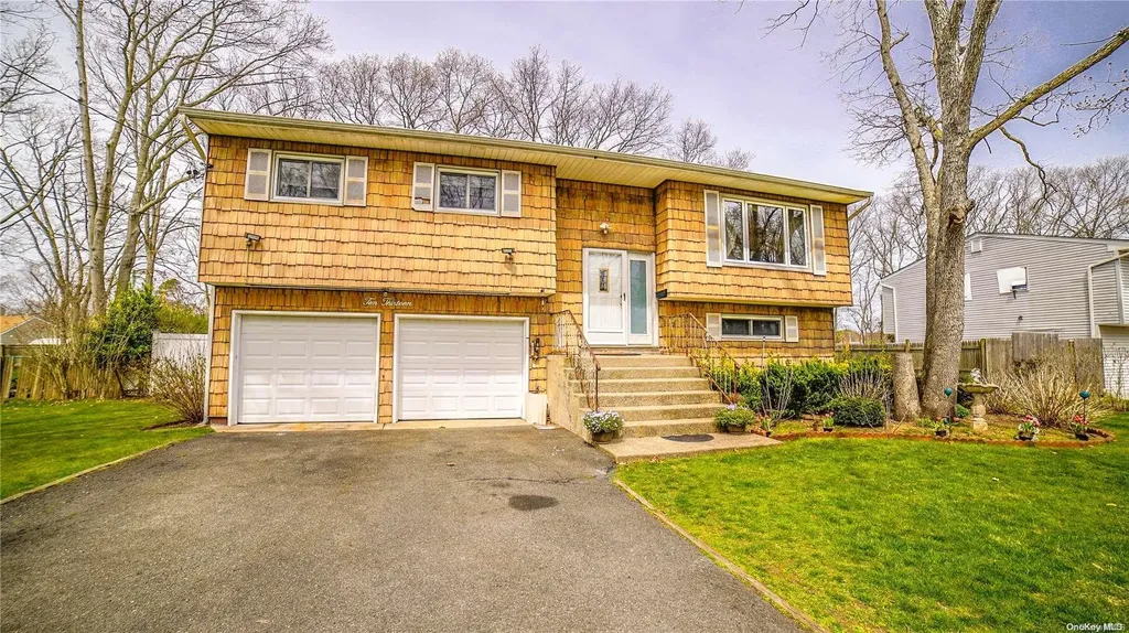 1013 Spur Drive N Bay Shore NY 11706