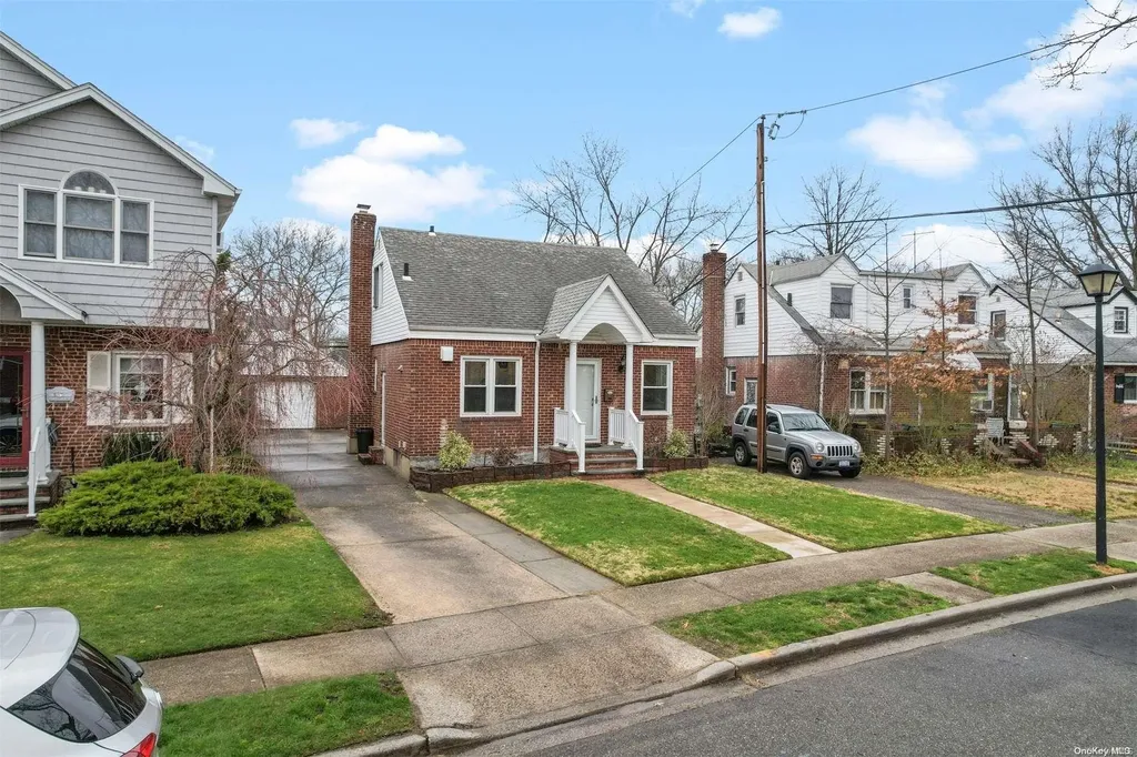 507 Beech Street New Hyde Park NY 11040