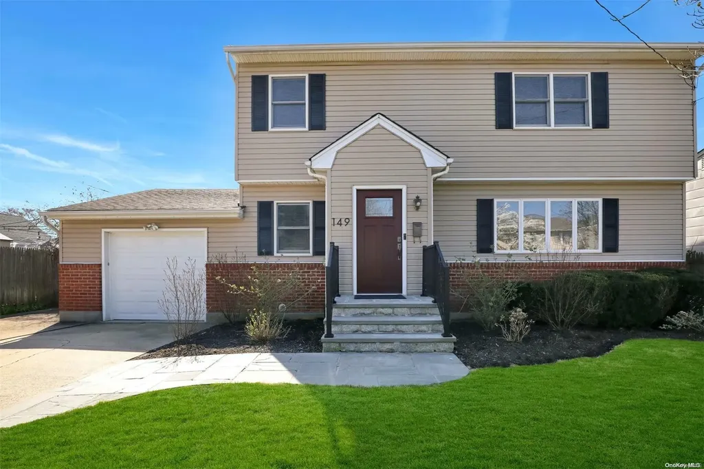 149 Houston Street Lindenhurst NY 11757