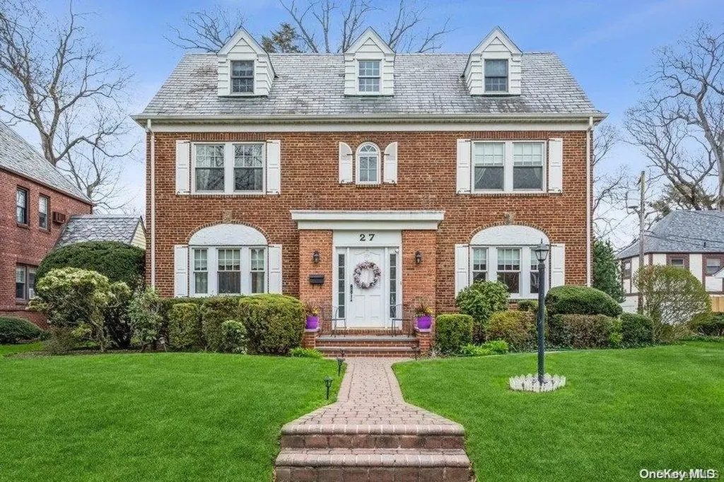 27 Primrose Lane Valley Stream NY 11580