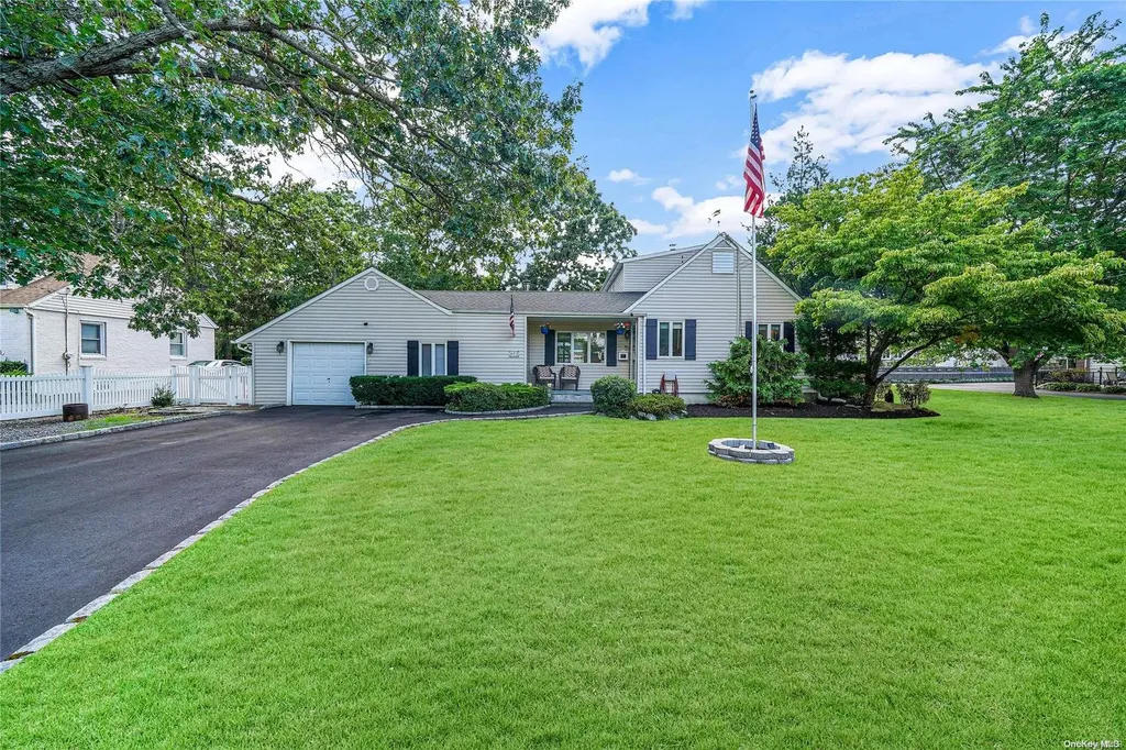 603 Asharoken Boulevard Bay Shore NY 11706