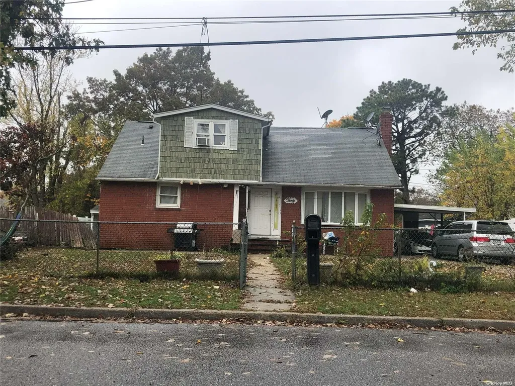 30 Violet Street Central Islip NY 11722