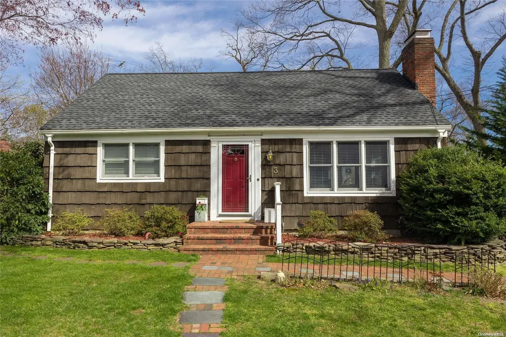 3 Dickerson Avenue Stony Brook NY 11790