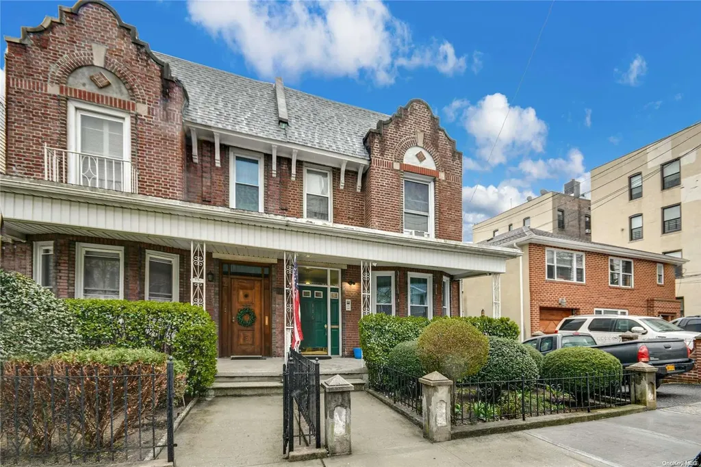 116 E 235th Street Bronx NY 10470