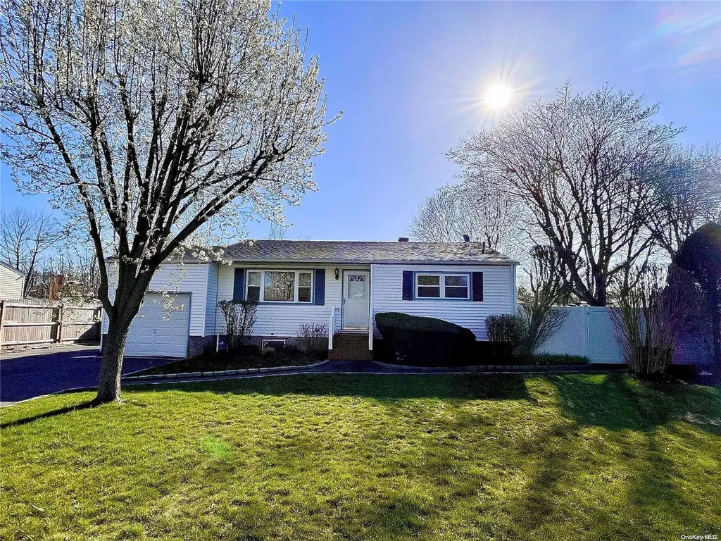 823 Americus Avenue East Patchogue NY 11772