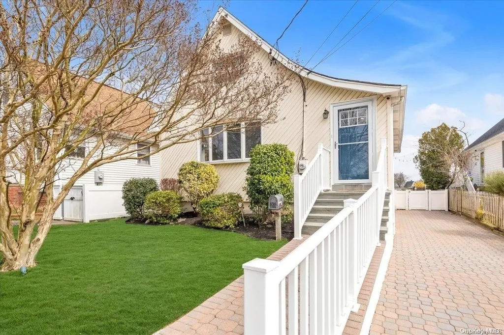 21 Beverly Road Wantagh NY 11793