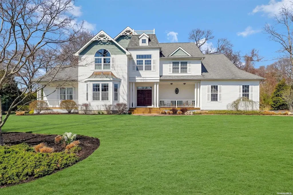 20 Harbor Side Court East Patchogue NY 11772