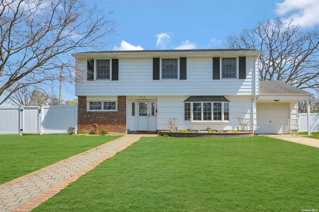 173 E 2nd Street Deer Park NY 11729
