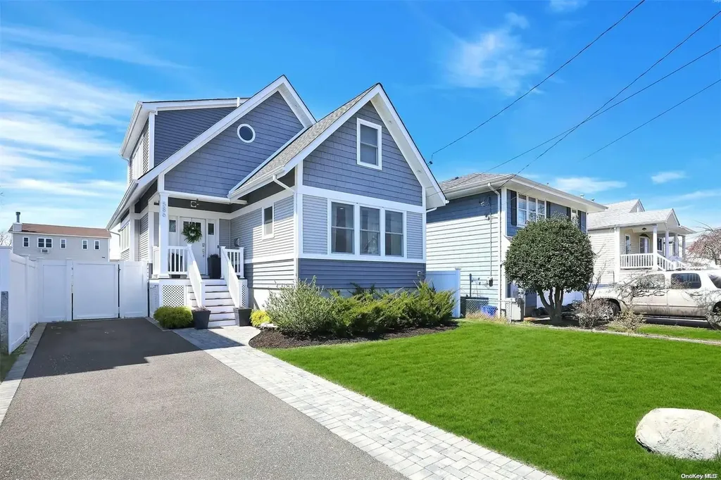 586 Fire Island Avenue Babylon NY 11702