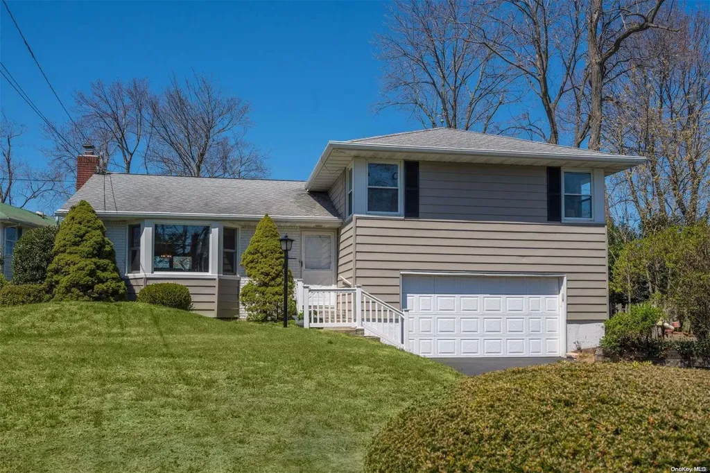 8 Compass Court Huntington NY 11743