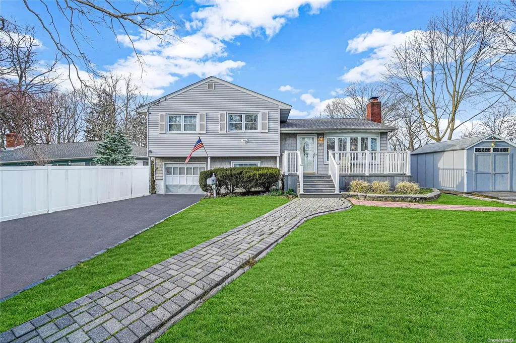 107 Queen Street Bay Shore NY 11706