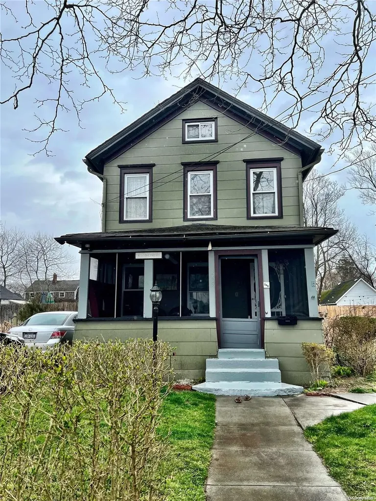 249 Cedar Avenue Patchogue NY 11772