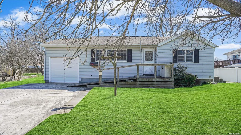 93 Andreano Avenue East Patchogue NY 11772