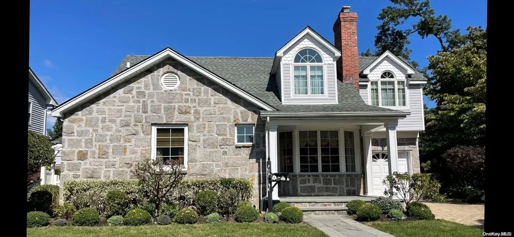 17 Magnolia Drive New Hyde Park NY 11040