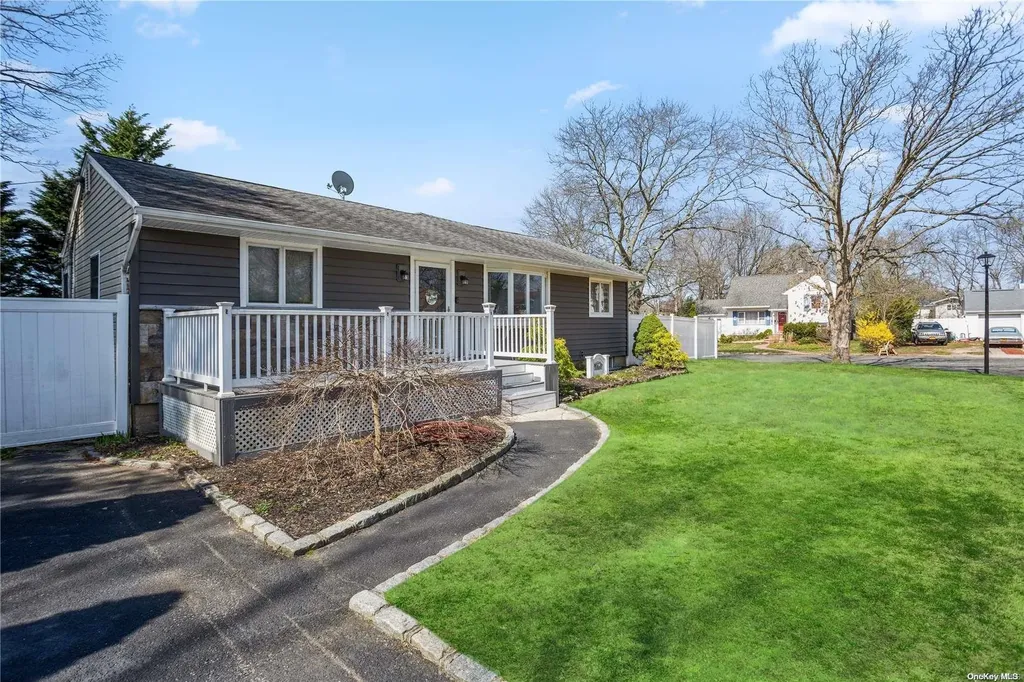 34 Berry Lane Centereach NY 11720