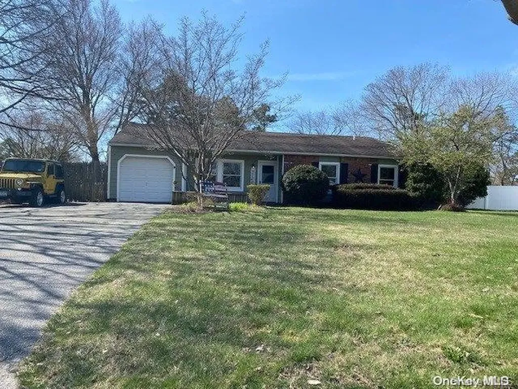 105 Rustic Avenue Medford NY 11763