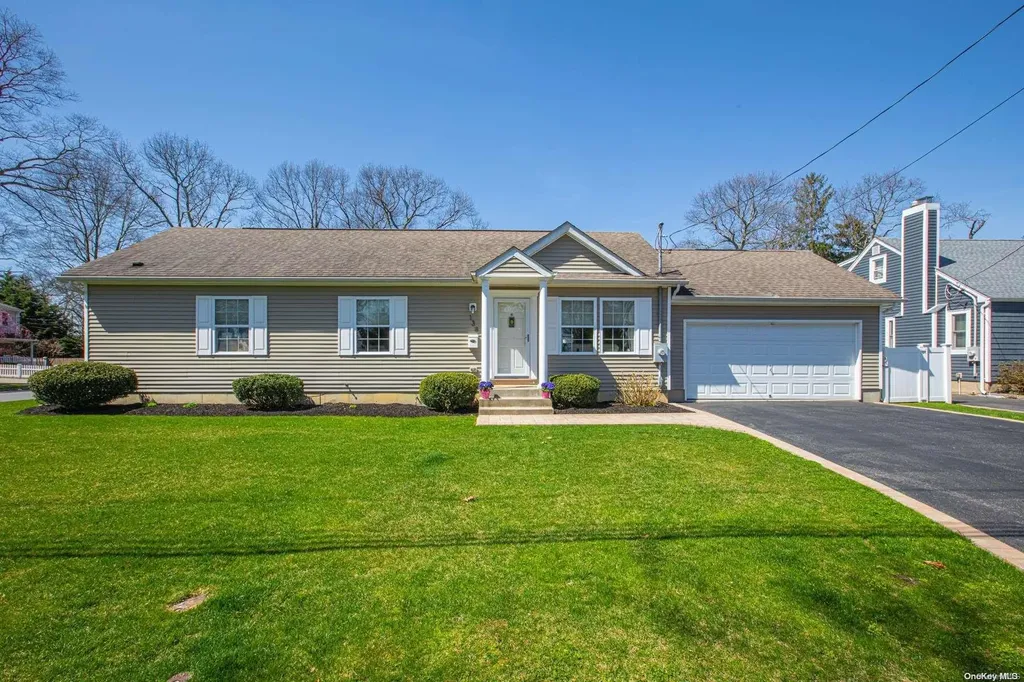 138 Frederick Avenue Babylon NY 11702