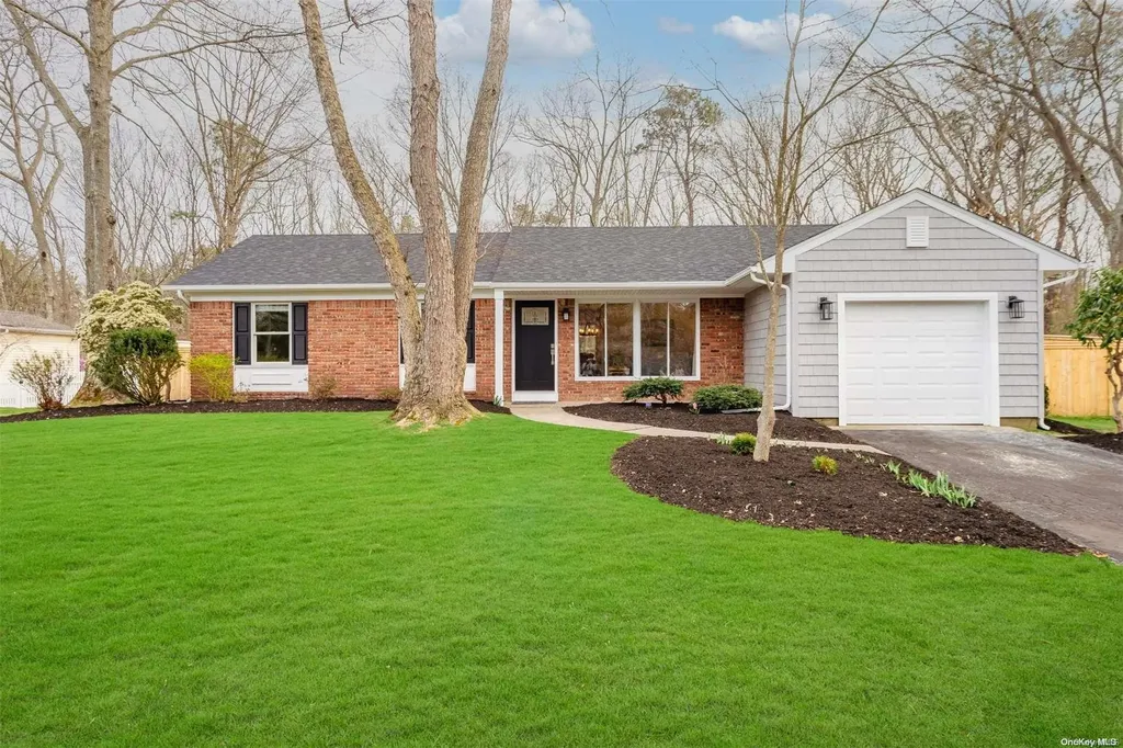 26 Salisbury Run Mount Sinai NY 11766