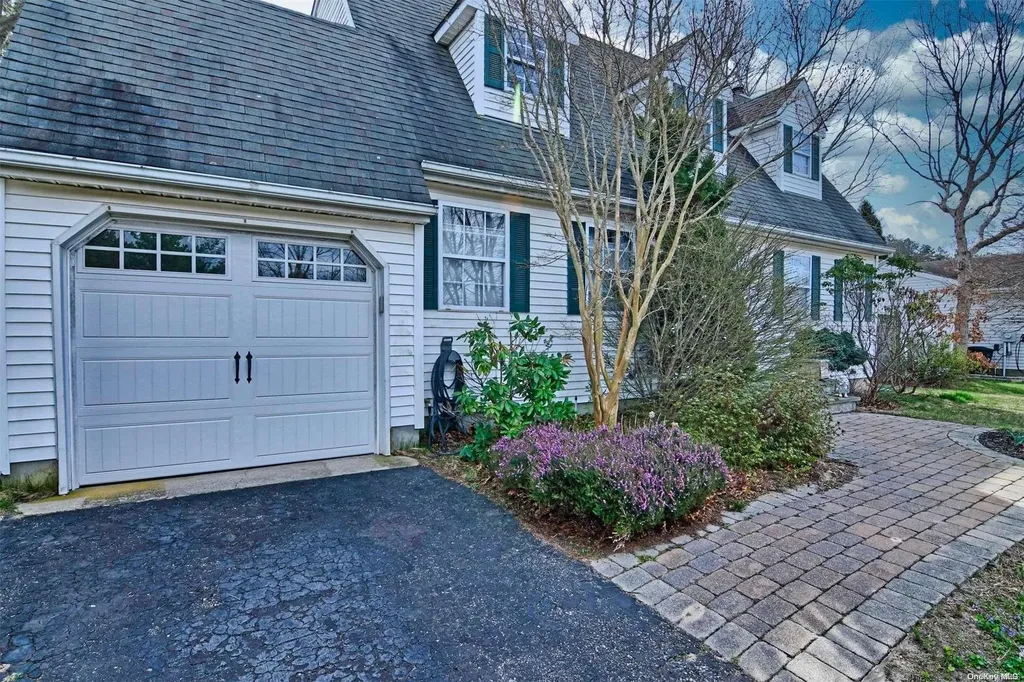 21 Apple Lane Medford NY 11763