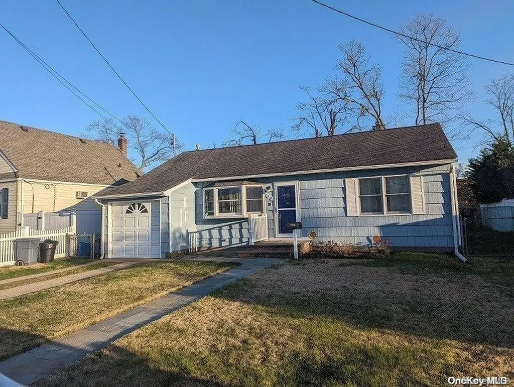 702 Densfield Road West Babylon NY 11704