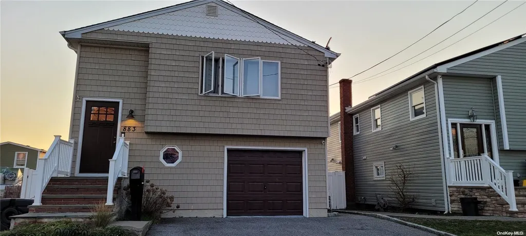 883 Beach Street Lindenhurst NY 11757