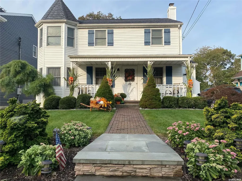 32 Frederick Avenue Babylon NY 11702