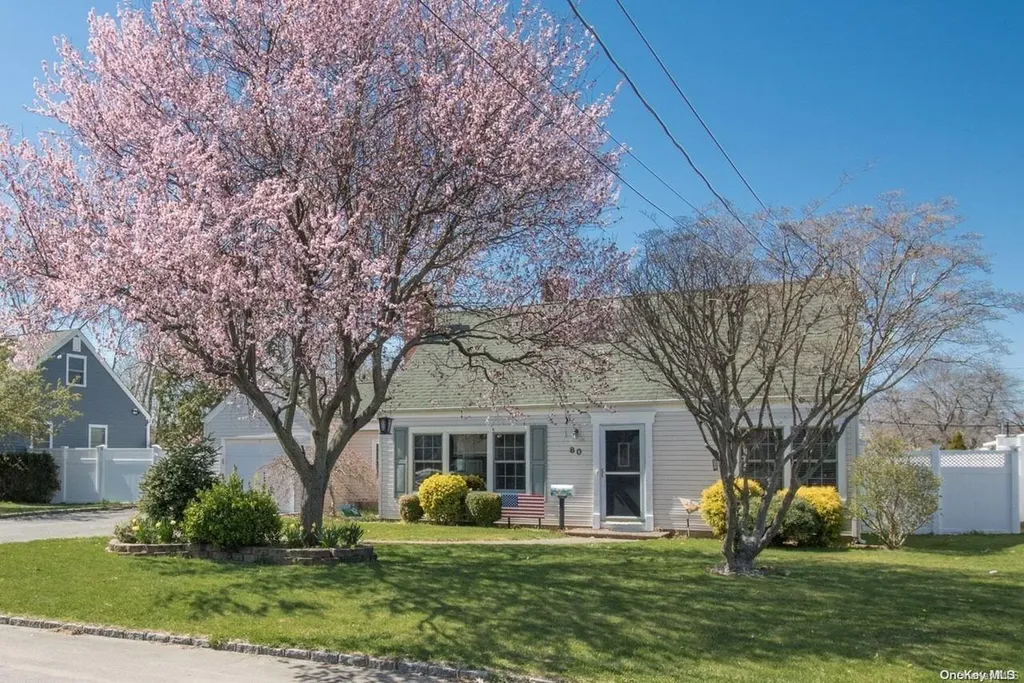 80 Cedar Street Lindenhurst NY 11757