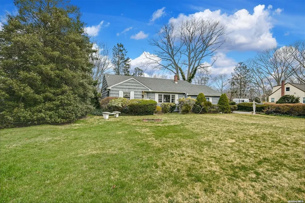 49 Walnut Street Islip NY 11751
