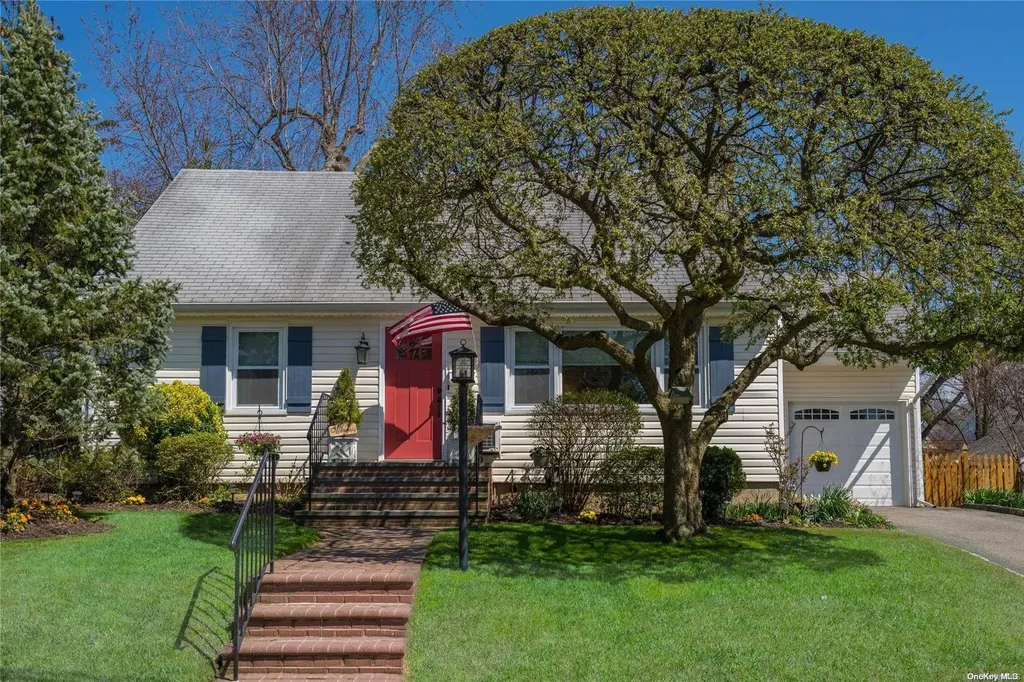 2 Ruby Drive Glen Cove NY 11542