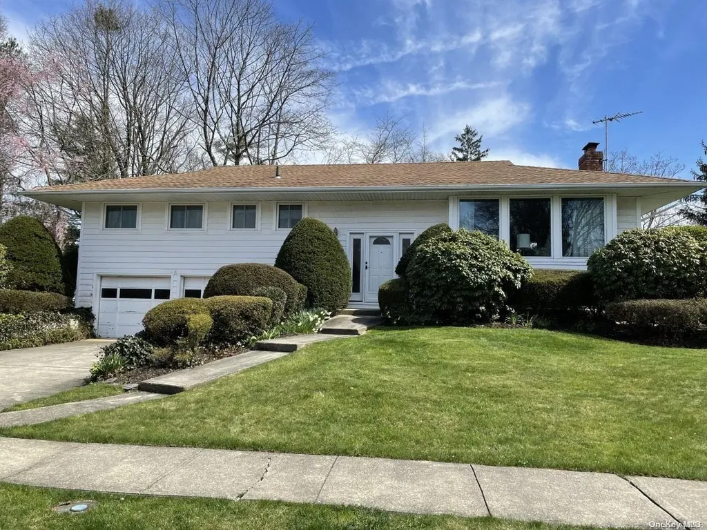 33 Tad Lane Old Bethpage NY 11804