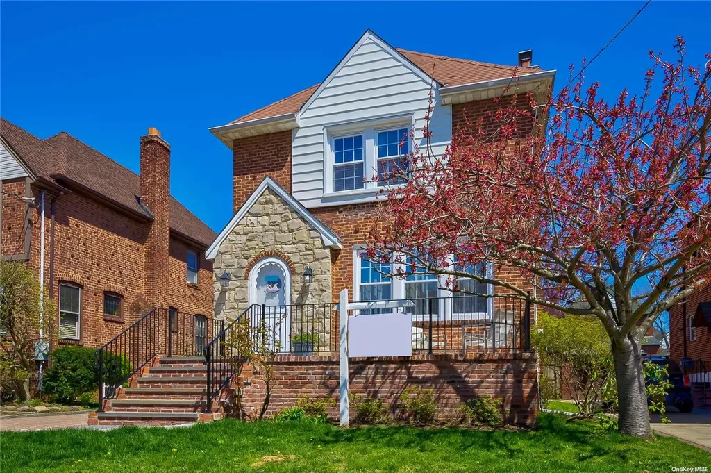 69 Northumberland Gate Lynbrook NY 11563