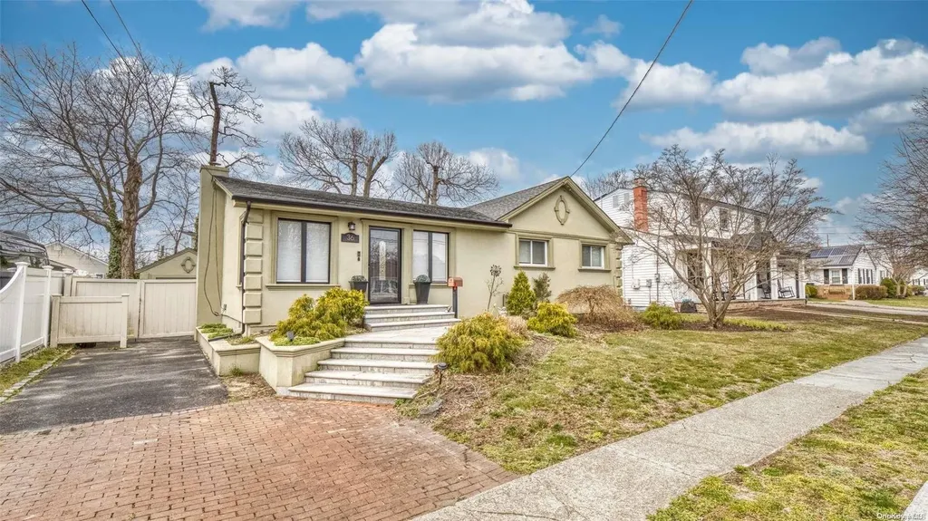 36 Tappan Avenue Babylon NY 11702