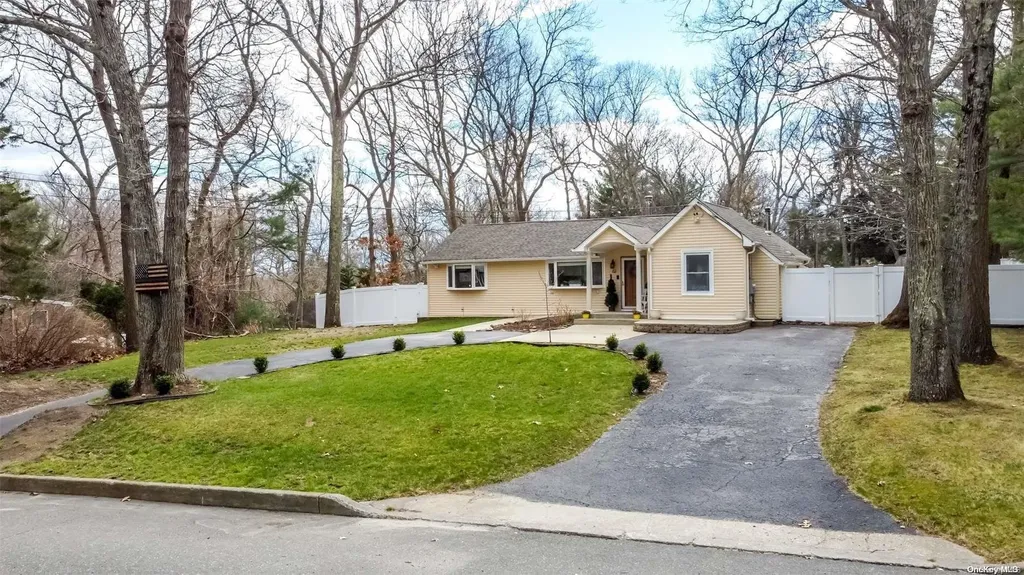 62 Stony Hill Path Smithtown NY 11787
