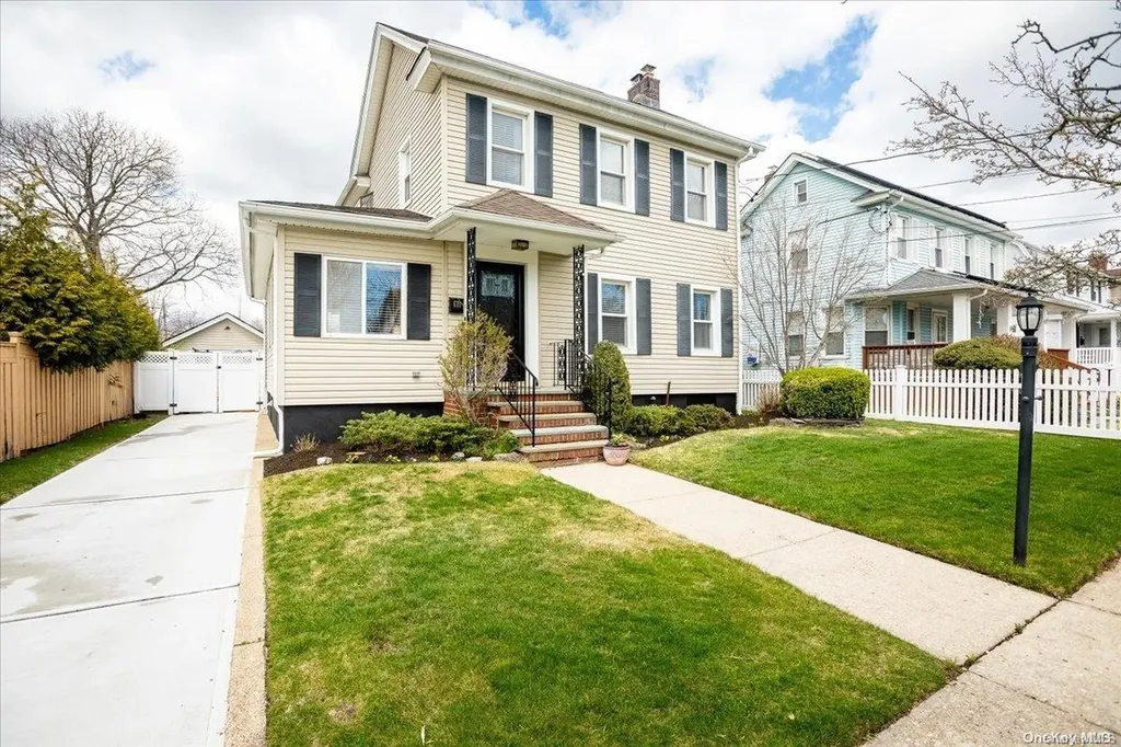 671 Adele Place Baldwin NY 11510