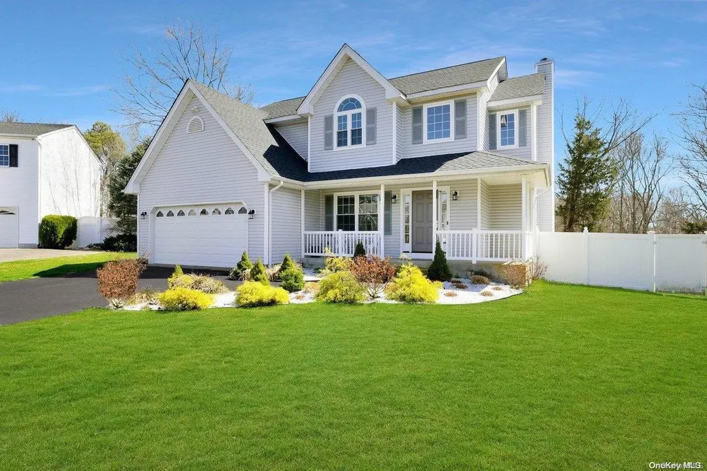 8 Max Way Commack NY 11725